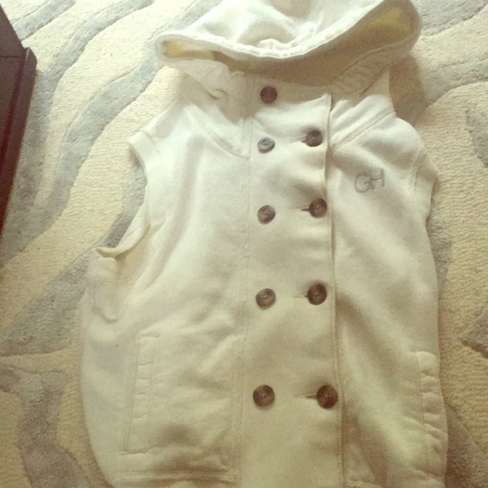 Gilly Hicks warm white English style vest